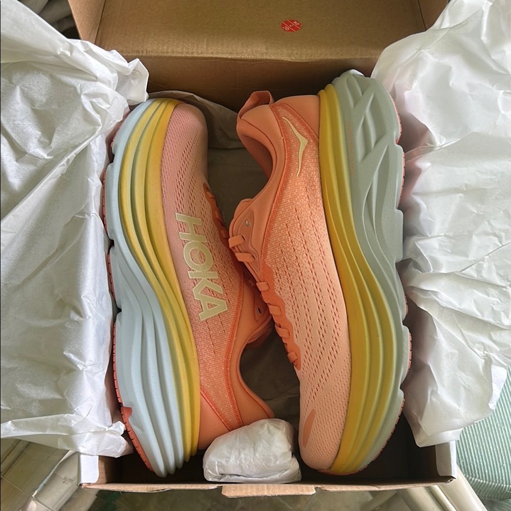 NIB Never worn - Hoka One One Bondi 8 Women's Shoes - Multicolor